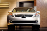 Nissan Altima. Front
