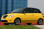Lancia Ypsilon. Side