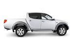 Mitsubishi L200. Side